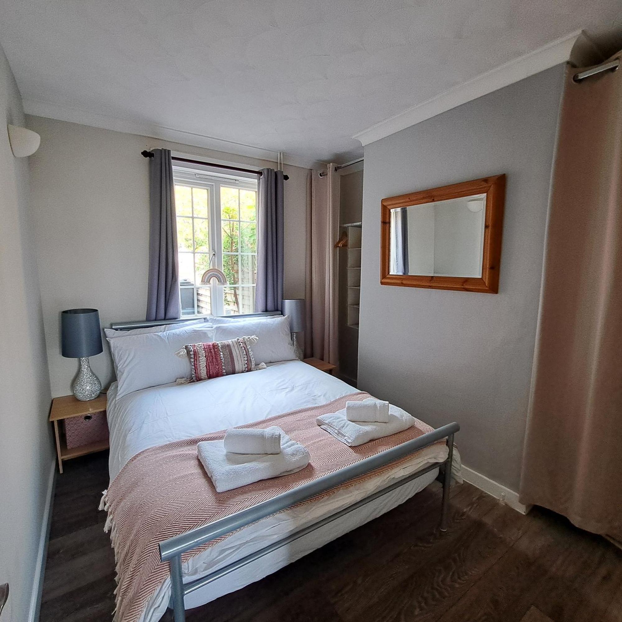 Generous 3 Bed In The Heart Of The Village Huntingdon Exterior photo